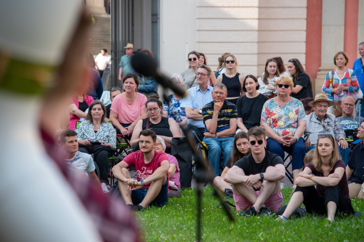 Impression der zweiten Veranstaltung „Kunst zur Zeit 2024“ mit der Brassband „Duke Brass“