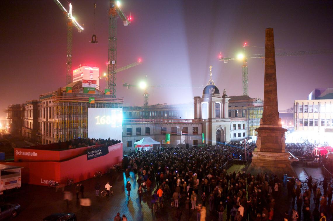 Öffentliches Richtfest für den Landtagsneubau, Blick auf den Alten Markt