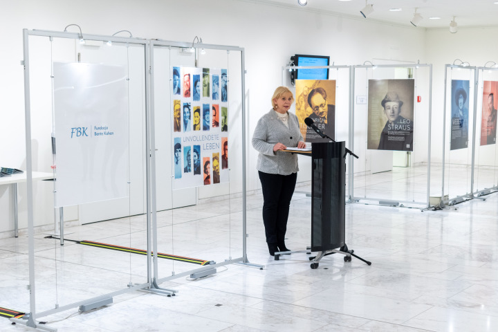 Landtagspräsidentin Prof. Dr. Ulrike Liedtke sprach zur Eröffnung der neuen Foyer-Ausstellung „Unvollendete Leben“ ein Grußwort.