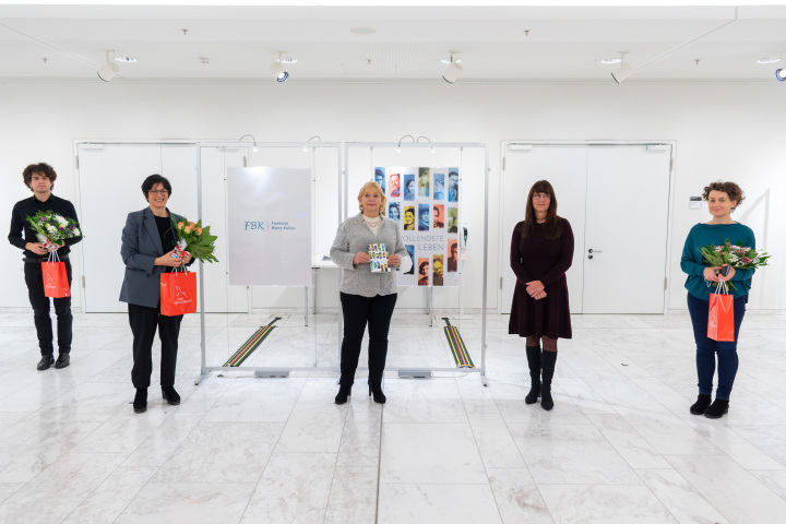 Landtagspräsidentin Prof. Dr. Ulrike Liedtke (m.) mit Europaministerin Katrin Lange (2. v. r.) , Stiftungsgründerin Bente Kahan (2 v. l.), Ko-Autorin der Ausstellung Katarzyna Taczyńska (1. v. r.) sowie Projektkoordinator Piotr Zadworny (1. v. l.) 