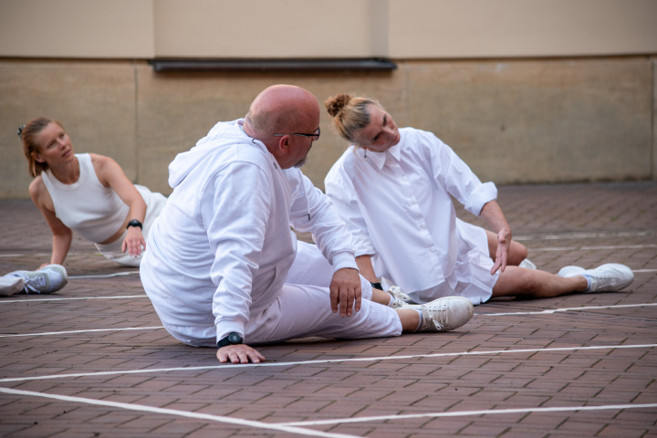 Künstlerisches Programm mit BRUCHSTÜCKE: Tanzperformance „FLÜSSIGbleiben“