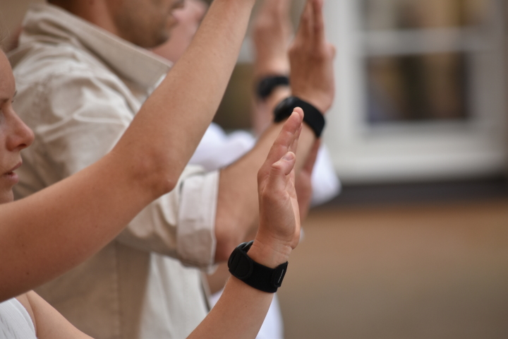 Künstlerisches Programm mit BRUCHSTÜCKE: Tanzperformance „FLÜSSIGbleiben“