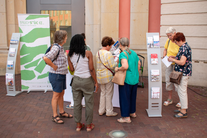 Infostand des Landtages zur Veranstaltung „Kunst zur Zeit 2024“