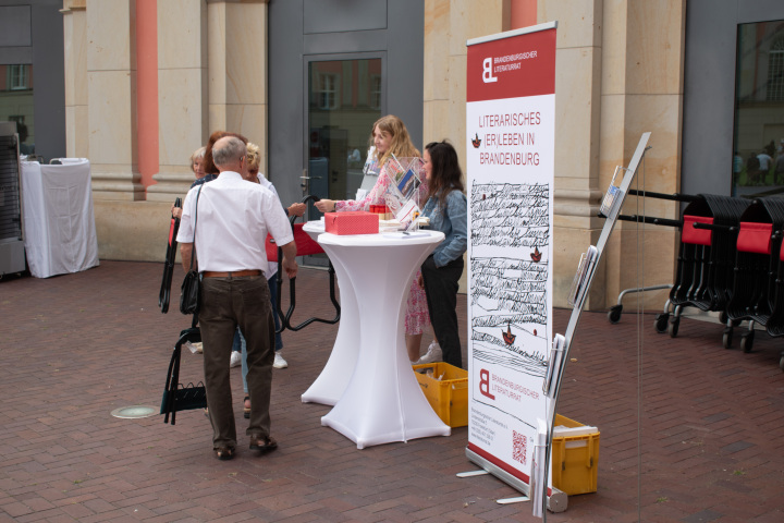 Infostand des Landtages zur Veranstaltung „Kunst zur Zeit 2024“