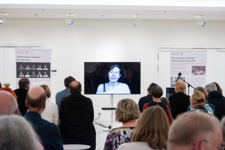 Teaser der Videoinstallation „Nie eine Krise erlebt“