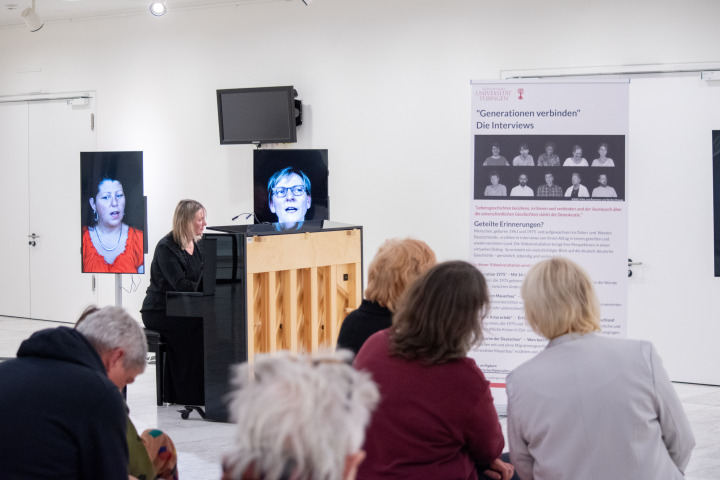 Musikalischer Ausklang der Ausstellungseröffnung durch Anastasia Mozina-Braun