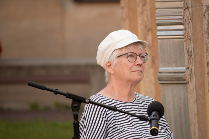 Die Künstlerin Ingeborg Arlt liest Lyrik aus ihrem aktuellen Gedichtband.
