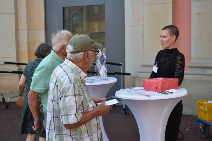 Infostand des Landtages zur Veranstaltung „Kunst zur Zeit 2024“ 