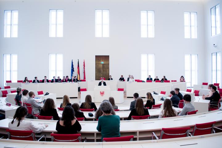 Blick in den Plenarsaal während der Pritzwalker Parlamentsdebatte