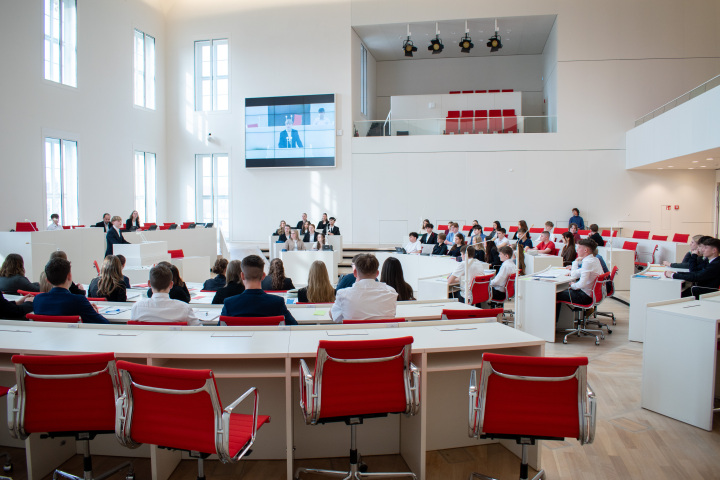 Impression der Pritzwalker Parlamentsdebatte im Plenarsaal des Landtages