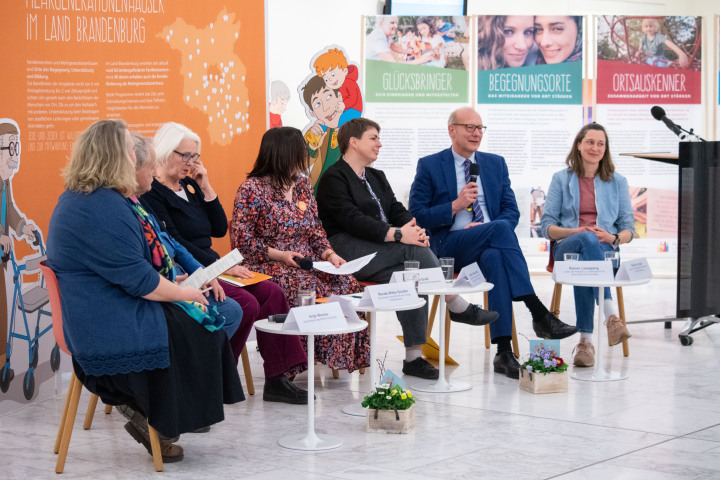 Impression des Podiumsgespräches „füreinander - miteinander“ während der Ausstellungseröffnung.