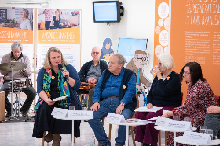 Impression des Podiumsgespräches „füreinander - miteinander“ während der Ausstellungseröffnung.