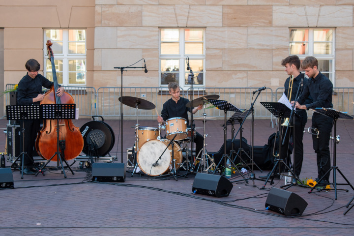 Samuel Dietze beeindruckte mit einem Schlagzeugsolo bei der Zugabe des Landesjugendjazzorchesters Brandenburg.