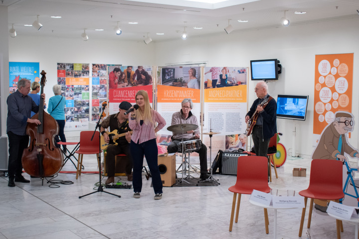 Musikalischer Übergang in den Empfang mit der Jazzcombo des Mehrgenerationenhauses Schönefeld