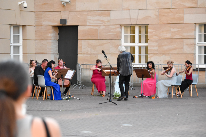 Das Preußische Kammerorchester gab bei der dritten Veranstaltung der Reihe „Kunst zur Zeit“ eine Zugabe.