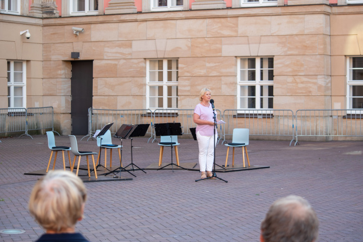 Begrüßung zur vierten Veranstaltung der Reihe „Kunst zur Zeit“ durch die Landtagspräsidentin Prof. Dr. Ulrike Liedtke