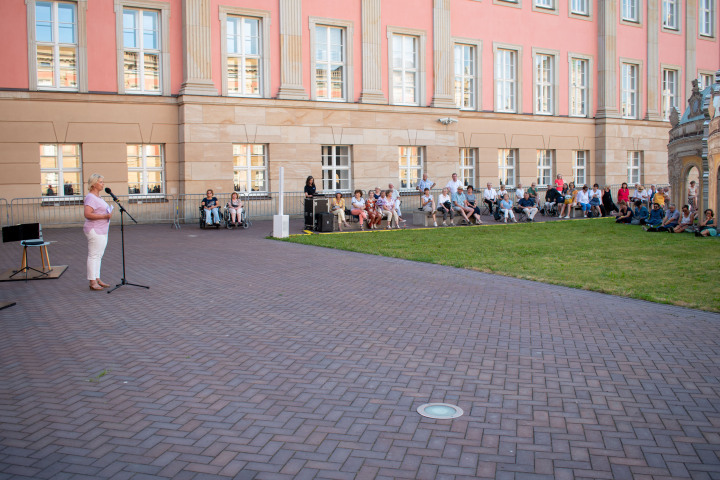 Begrüßung zur vierten Veranstaltung der Reihe „Kunst zur Zeit“ durch die Landtagspräsidentin Prof. Dr. Ulrike Liedtke