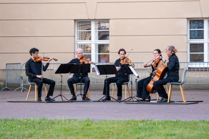 Das Streichquintett der Kammerakademie Potsdam trat bei der vierten Veranstaltung der Reihe „Kunst zur Zeit“ auf.