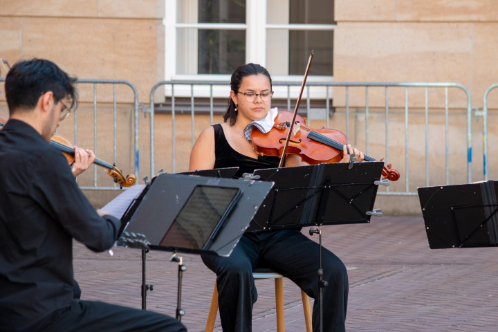 Muhammedjan Sharipov (Violine 1, l.) und Julia McLean (Viola 2, r.)