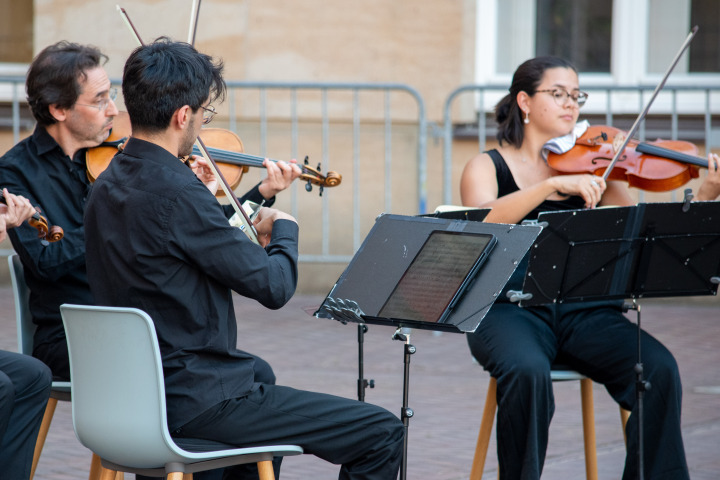 Guy Ben-Ziony (Viola 1, l.), Muhammedjan Sharipov (Violine 1, m.) und Julia McLean (Viola 2, r.)