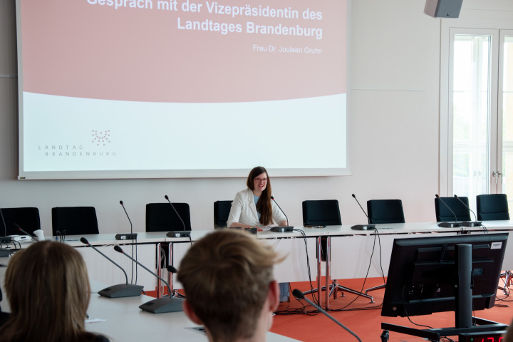 Begrüßung der Landtagsvizepräsidentin Dr. Jouleen Gruhn