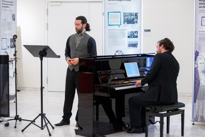 Musikalische Eröffnung der Ausstellungseröffnung durch Georg Streuber (l.) und Markus Syperek (r.).