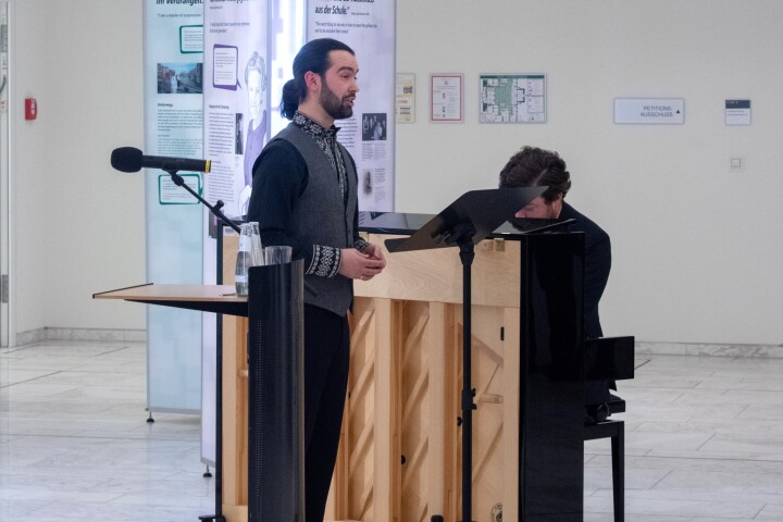 Musikalische Eröffnung der Ausstellungseröffnung durch Georg Streuber (l.) und Markus Syperek (r.).