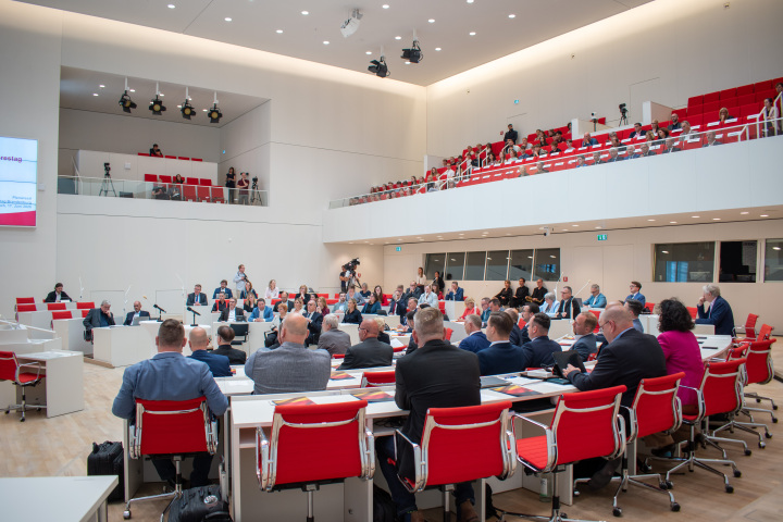 Blick in den Plenarsaal während der Gedenkveranstaltung.