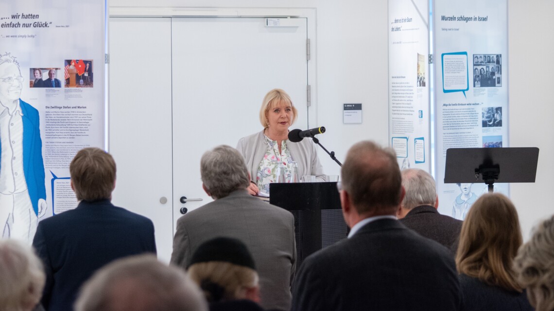 Begrüßung der Landtagspräsidentin Prof. Dr. Ulrike Liedtke zur Ausstellungseröffnung im Landtag