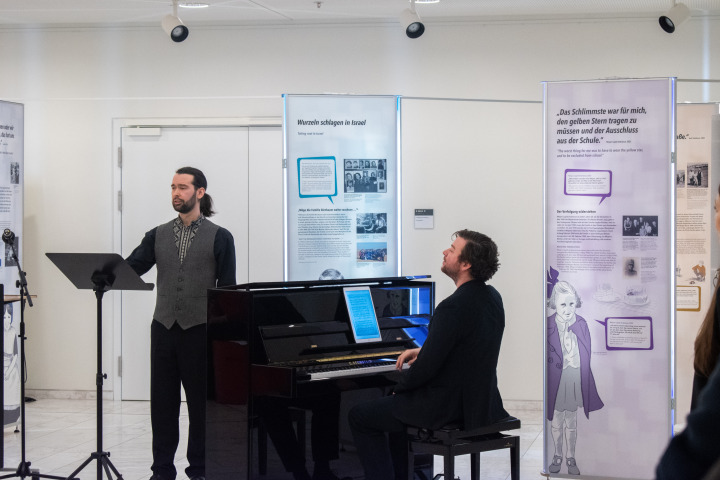 Musikalisches Zwischenspiel zur Ausstellungseröffnung durch Georg Streuber (l.) und Markus Syperek (r.).