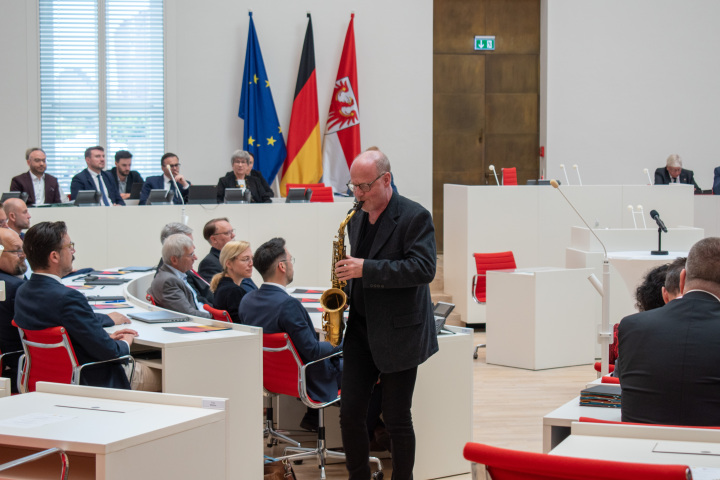 Musikalischer Ausklang der Gedenkveranstaltung durch den Saxophonisten Ralf Benschu.
