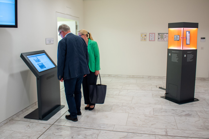 Impression der Ausstellungseröffnung „Alles Wissen Wollen. Die Stasi und ihre Dokumente“ 