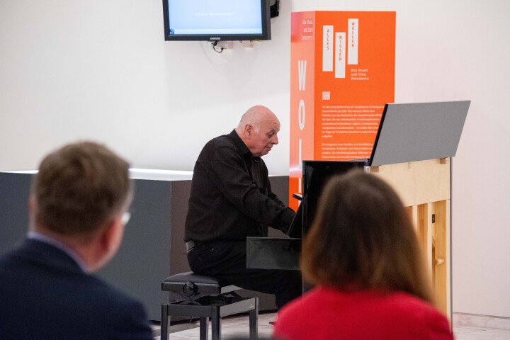 Musikalischer Auftakt zur Ausstellungseröffnung mit Frank Petzold