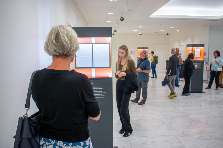 Impression der Ausstellungseröffnung „Alles Wissen Wollen. Die Stasi und ihre Dokumente“ 