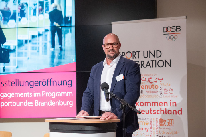 Begrüßung und Moderation der Ausstellungseröffnung durch Robert Busch vom Vorstand des Landessportbundes Brandenburg (LSB)