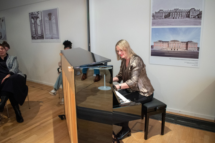Musikalischer Ausklang der Ausstellungseröffnung mit der Pianistin Anastasia Mozina-Braun