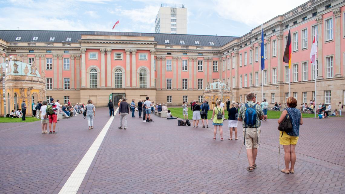 Impression aus dem Innenhof während der Veranstaltung 