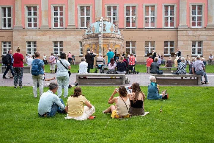 Impression aus dem Innenhof während der Veranstaltung