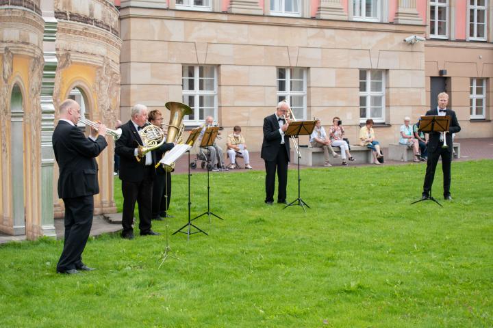 Die Potsdamer Turmbläser im Innenhof des Landtages