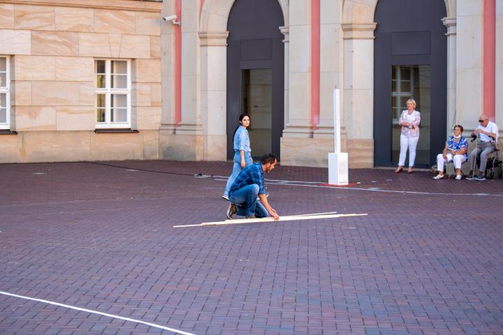 Profitänzer Daniel Abreu (Madrid) und Profitänzerin Carmen Fumero bei der Choreographie „Más o menos inquieto“ 