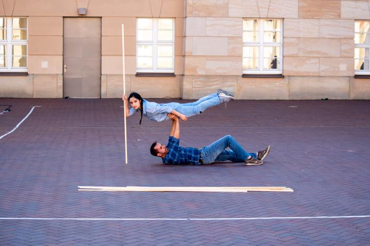 Profitänzer Daniel Abreu (Madrid) und Profitänzerin Carmen Fumero bei der Choreographie „Más o menos inquieto“ 