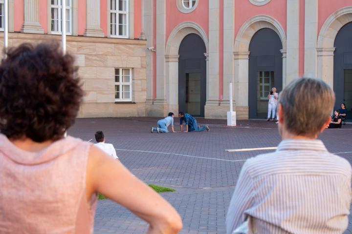 Profitänzer Daniel Abreu (Madrid) und Profitänzerin Carmen Fumero bei der Choreographie „Más o menos inquieto“ 