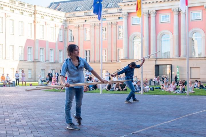 Profitänzer Daniel Abreu (Madrid) und Profitänzerin Carmen Fumero bei der Choreographie „Más o menos inquieto“