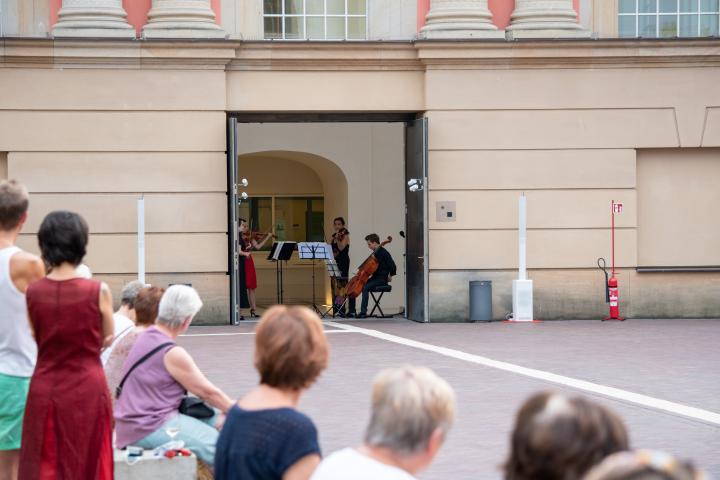 Impression aus dem Innenhof während der Veranstaltung