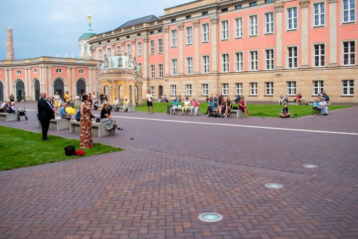 Impression aus dem Innenhof während der Veranstaltung