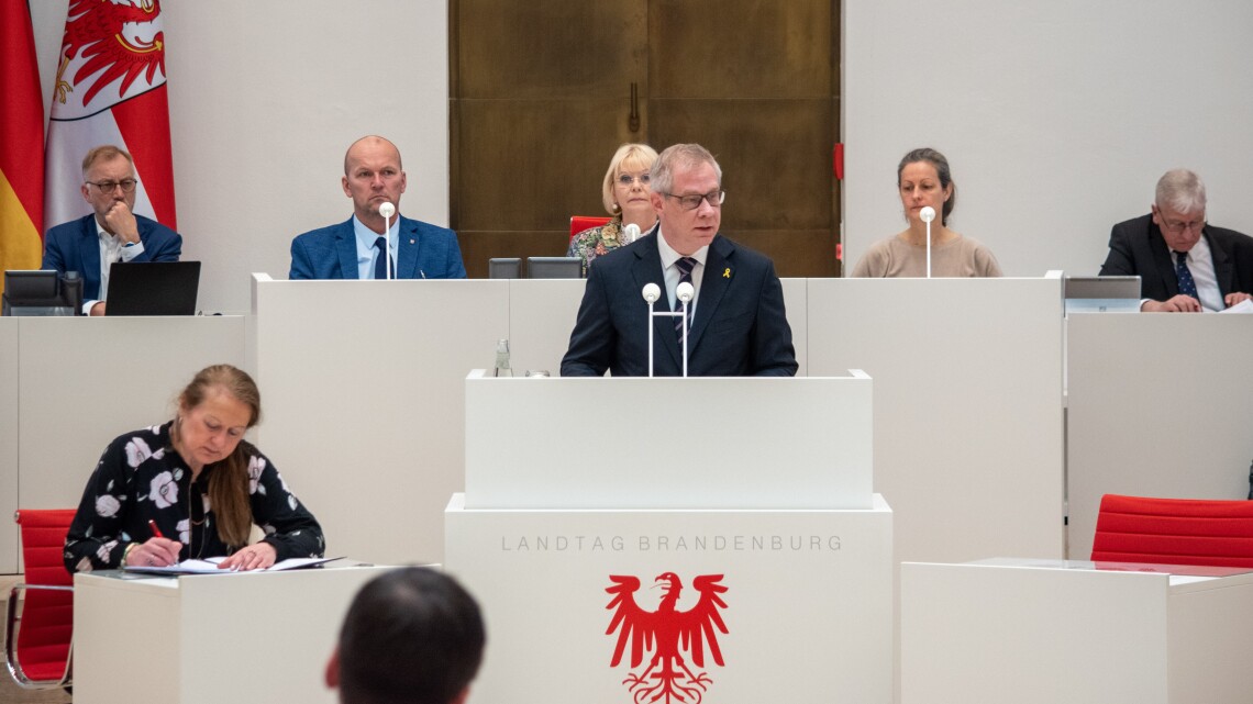 Rede des Antisemitismusbeauftragen des Landes Brandenburg Andreas Büttner während der Aktuellen Stunde in der 11. Sitzung des Landtages.