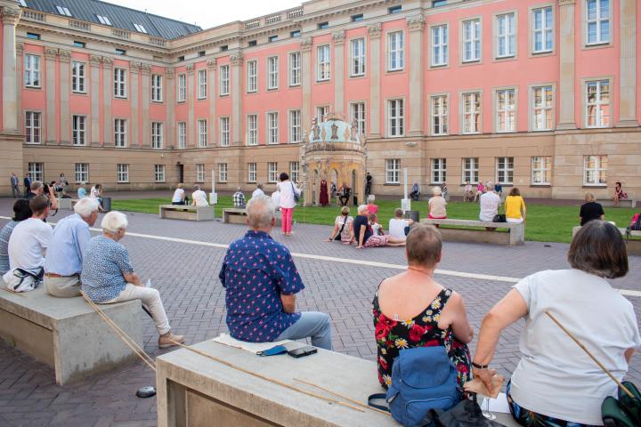 Impression aus dem Innenhof während der Veranstaltung