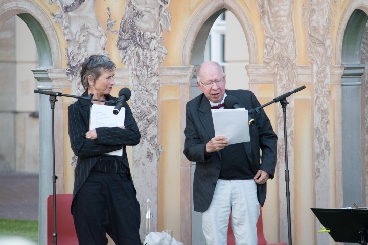 Lesung „Unterm Birnenbaum“ von Theodor Fontane durch Sabine Arnhold (l.) und Hans-Jochen Röhrig (r.)