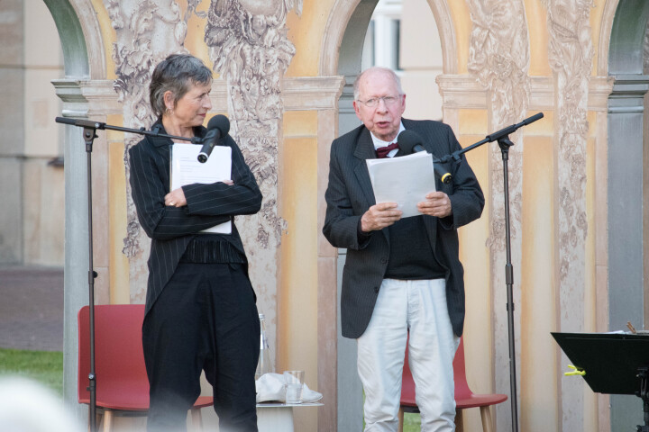 Lesung „Unterm Birnenbaum“ von Theodor Fontane durch Sabine Arnhold (l.) und Hans-Jochen Röhrig (r.)