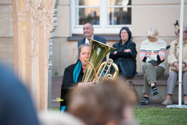 Musikalische Begleitung zur Lesung von Janni Struzyk mit der Tuba